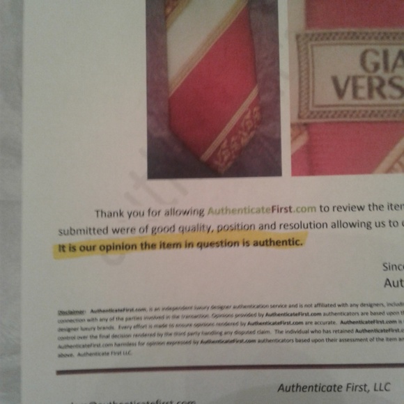 🖼️ Versace Vintage 💯Authentic Tie 🖼️ - Picture 2 of 7